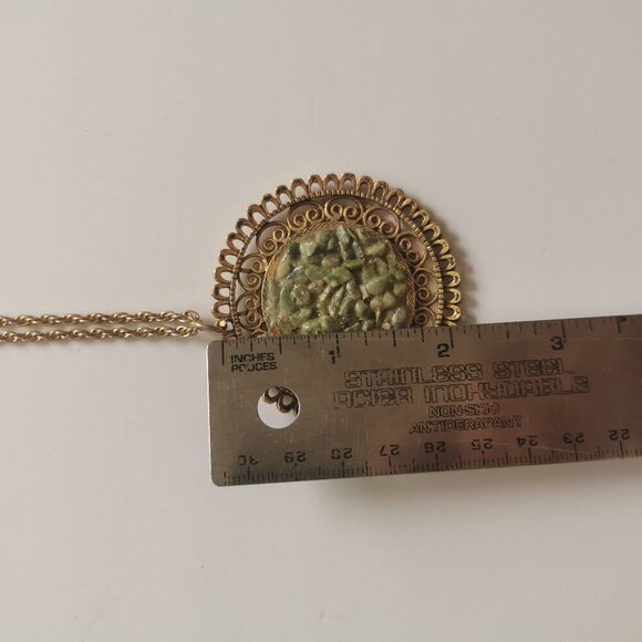 Faux Jade Stone Gold Tone Medallion Pendant Necklace Vintage Chunky Sun Circle - Picture 5 of 6